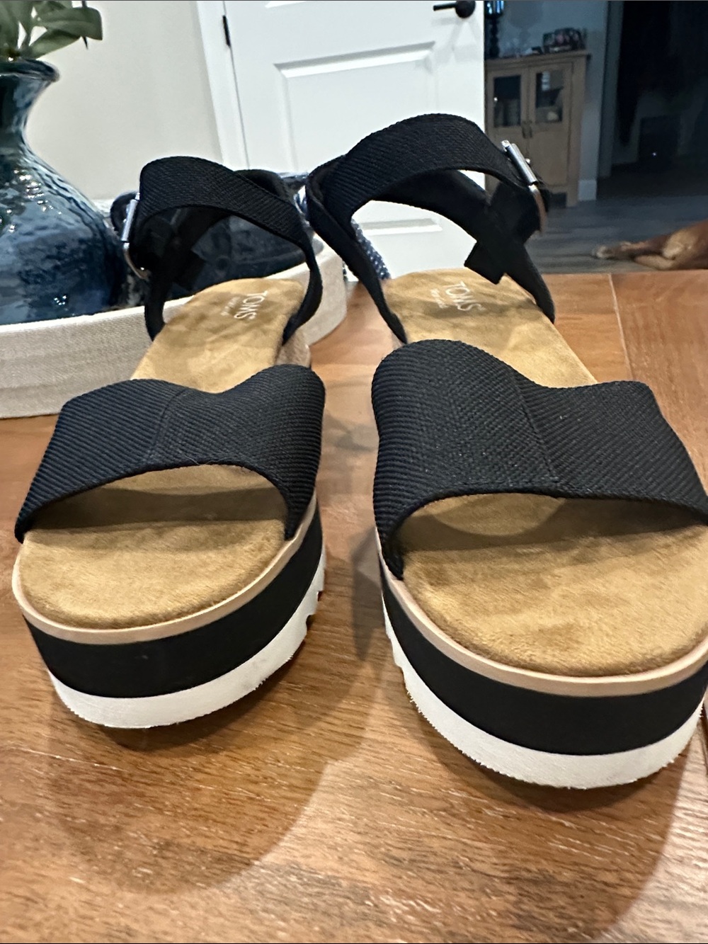 Like New Toms Black Strappy Platform Wedge Sandals - Picture 4 of 9